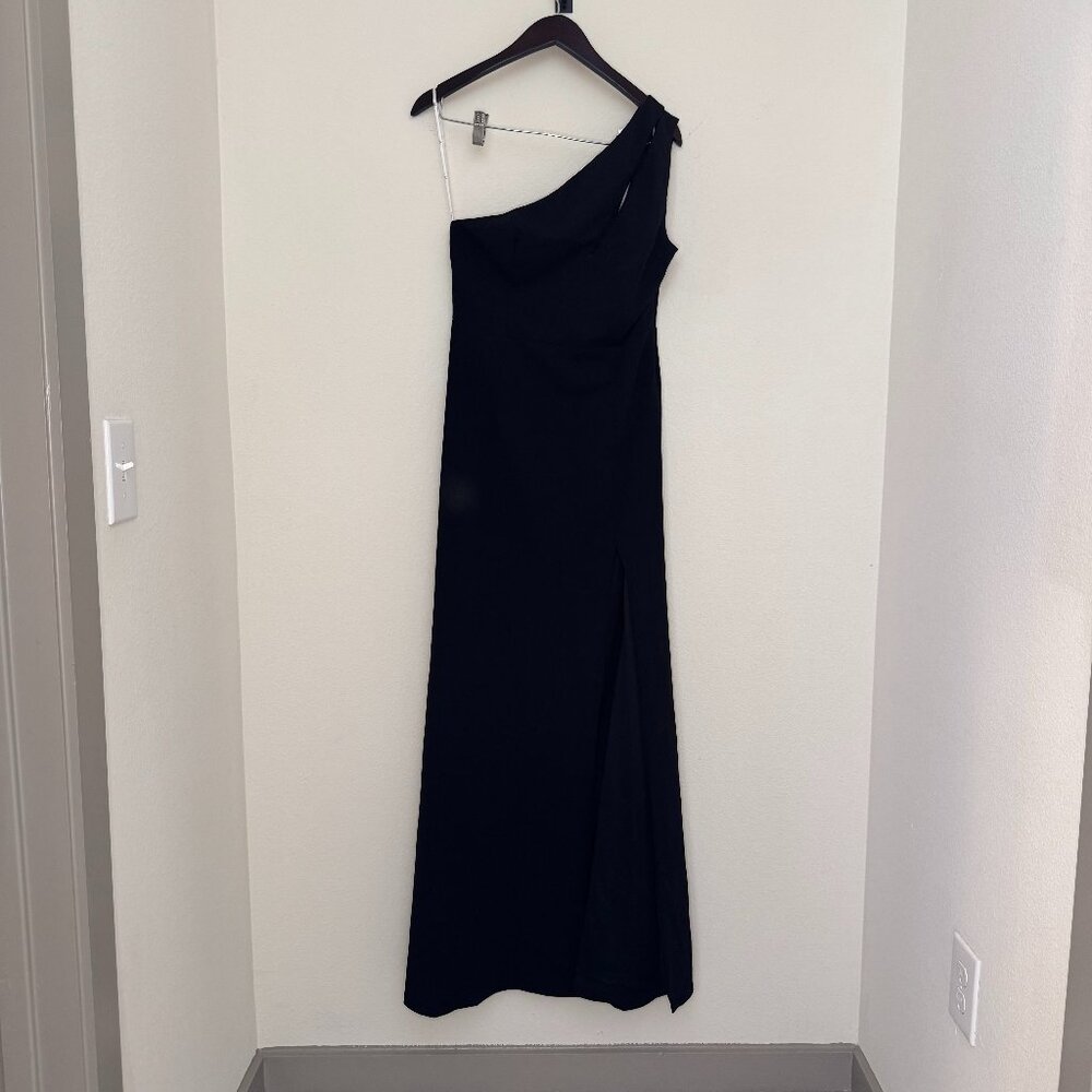 NWT! Lulus Black One-Shoulder Gown with High Slit Size L
